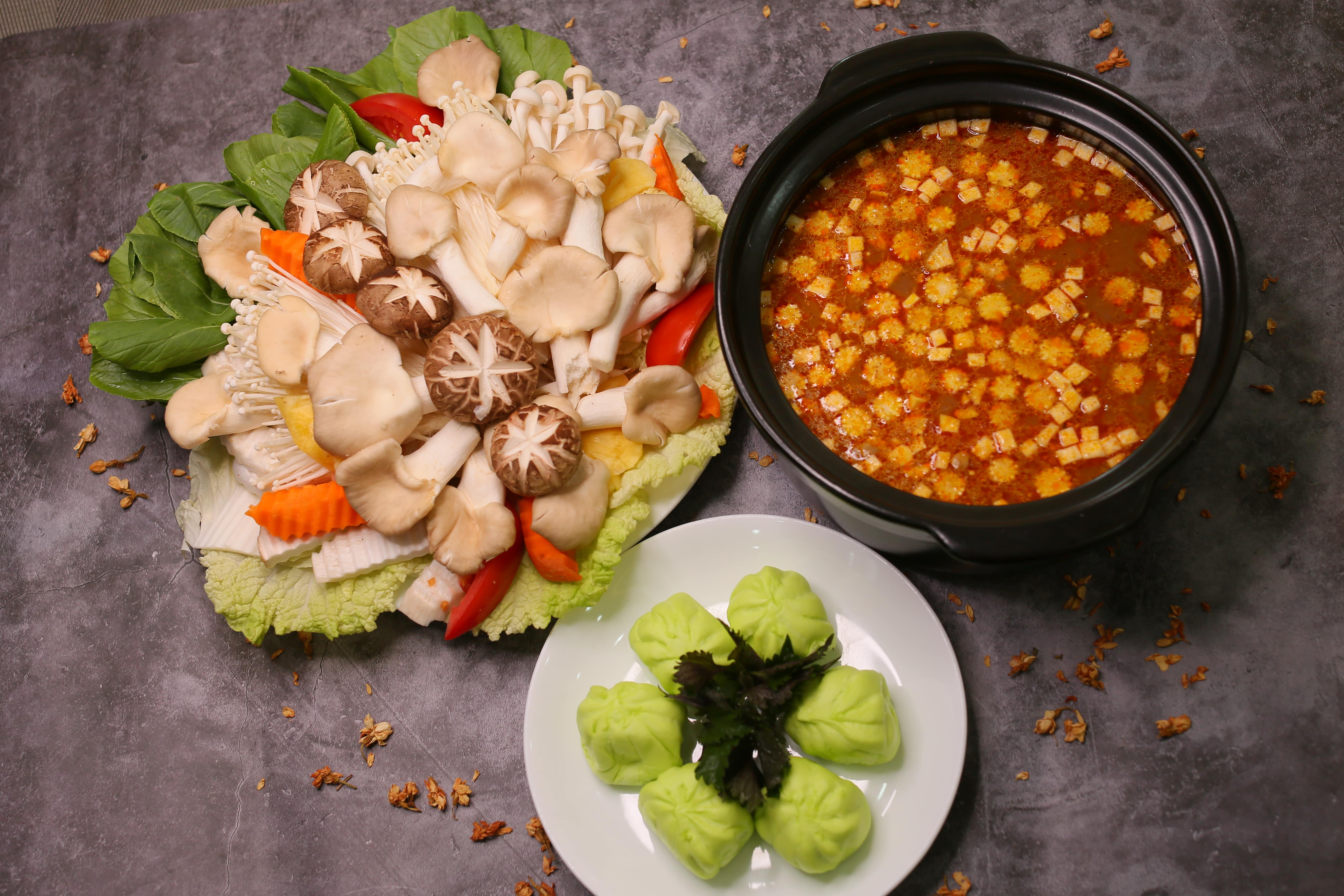 Lẩu cháo nấm (Mushroom porridge hotpot)