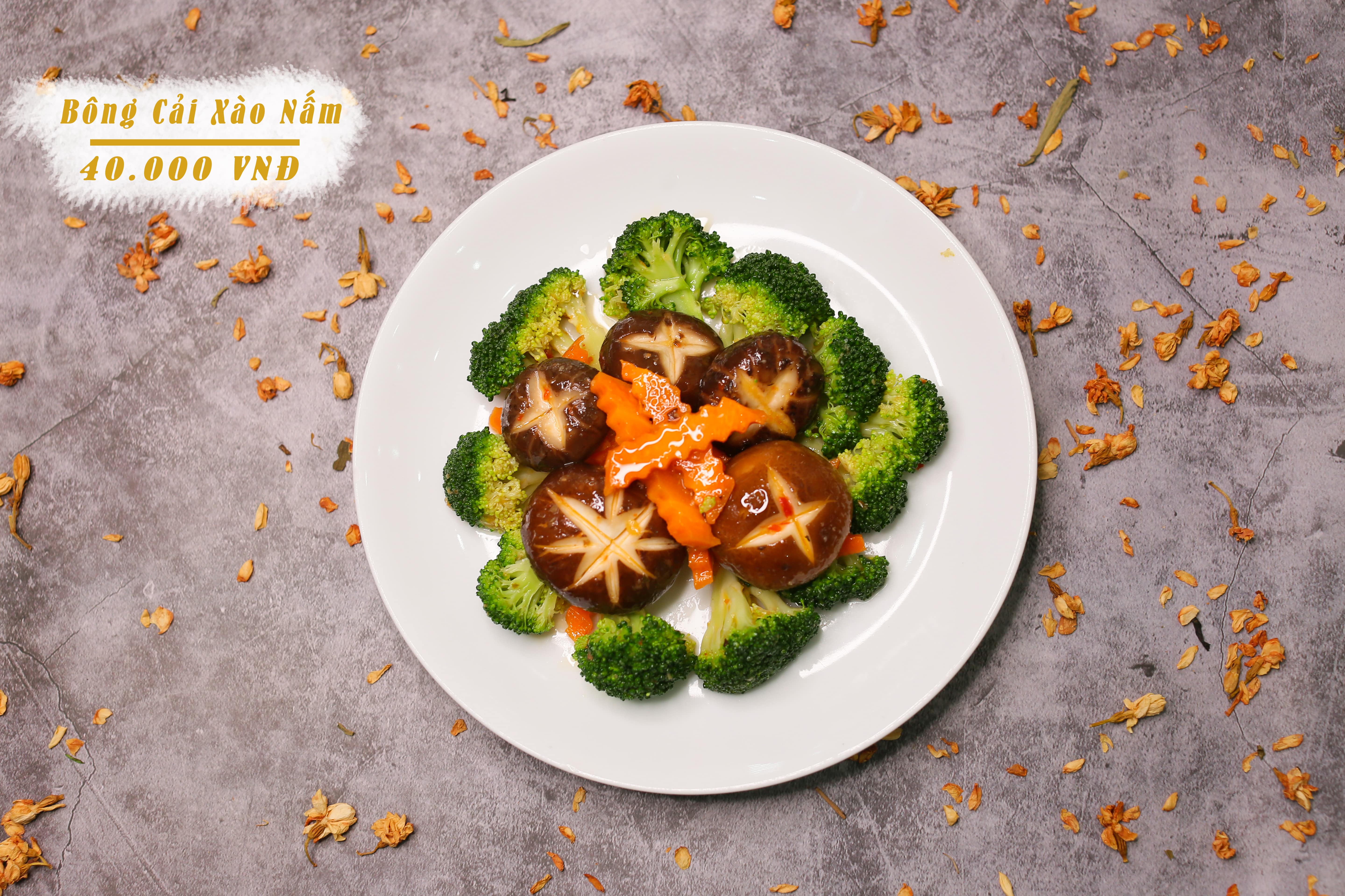 Bông cải xào nấm (Stir-fried broccoli with mushrooms)