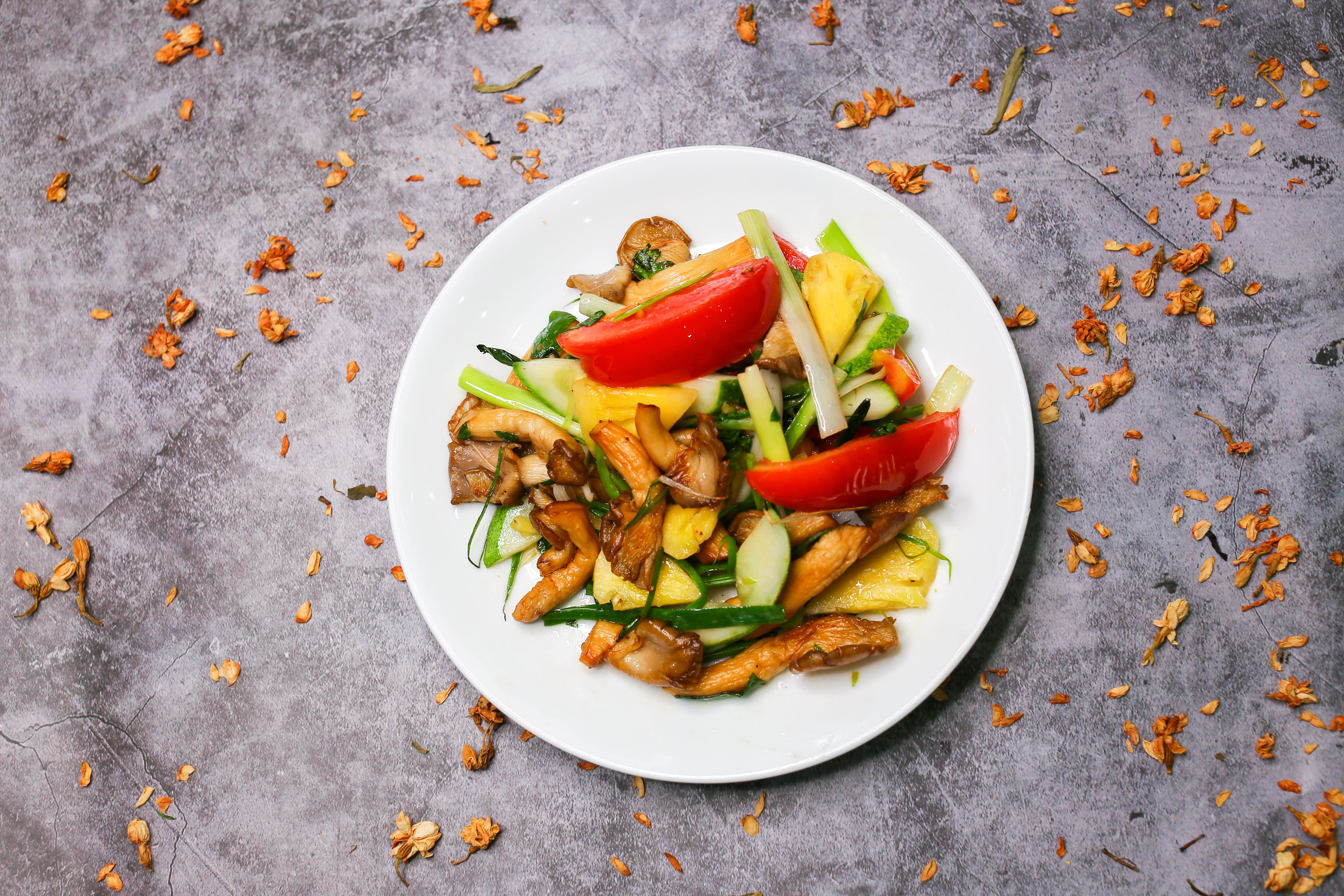 Bào ngư xào chua ngọt (Sweet and sour fried abalone)