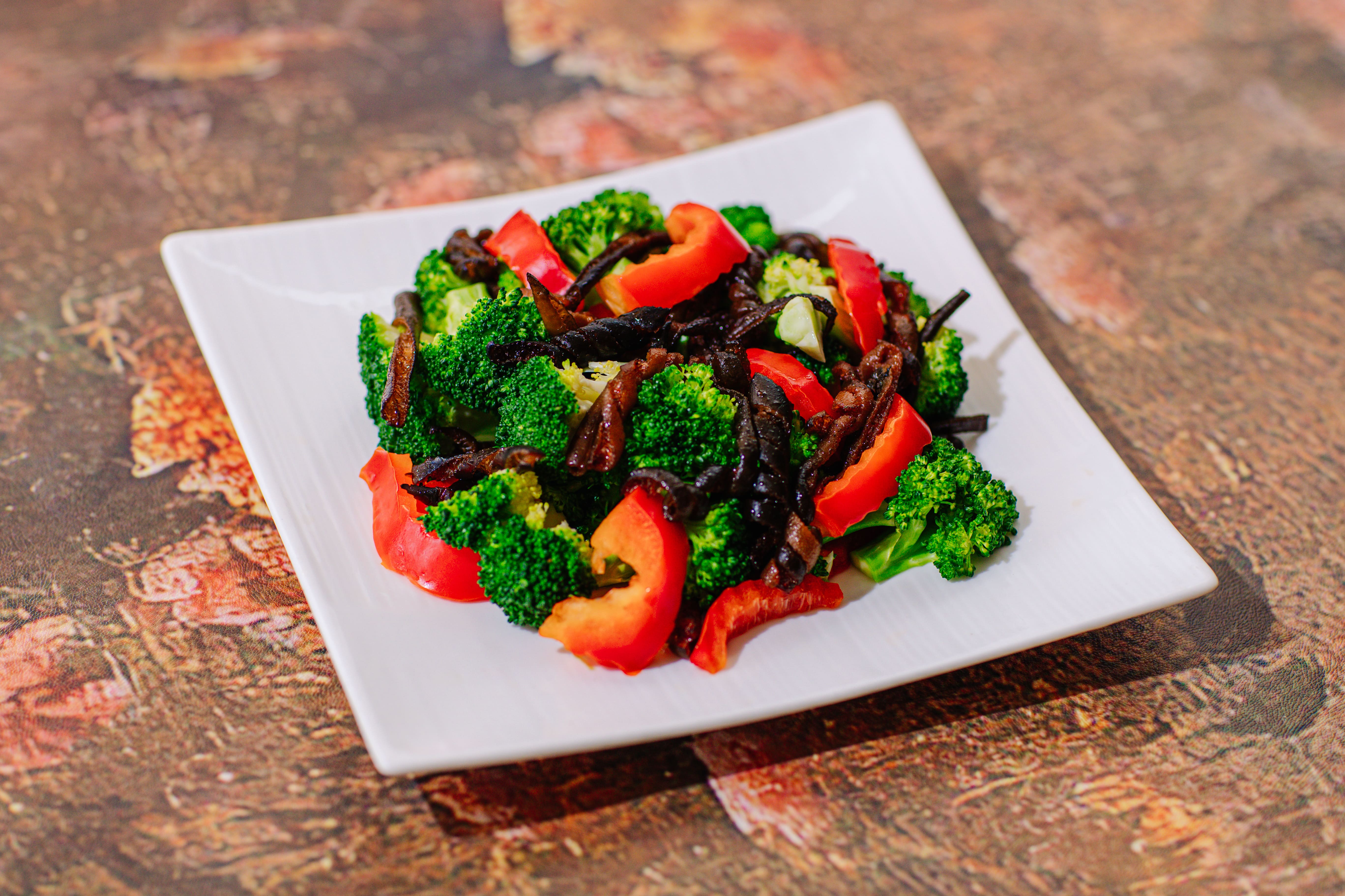 Tảo xoắn xào hoa lơ (stir- fried Spirulina with Cauliflowe)r